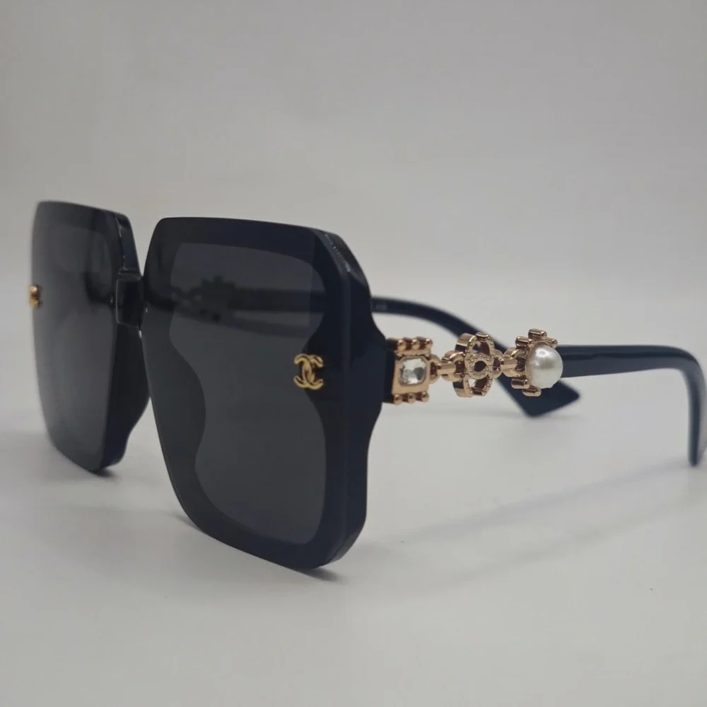 CHANEL Elegant Black Sunglasses with Gold Accents - Picture 3 of 6